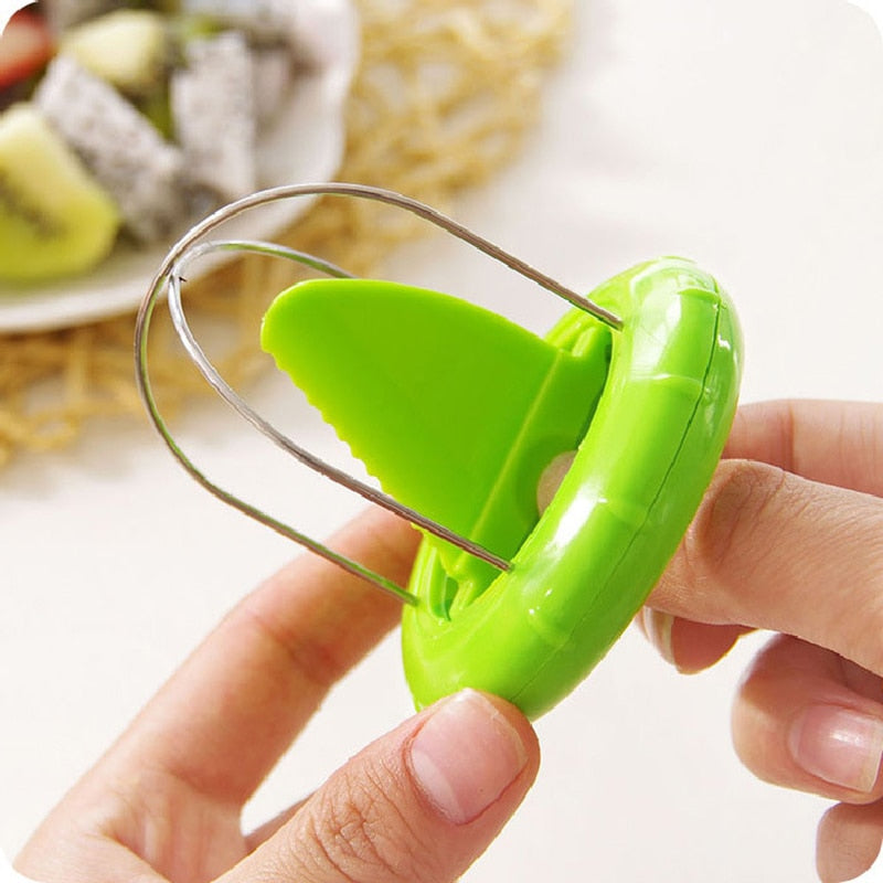 Kiwi Cutter: Creative Fruit Peeling